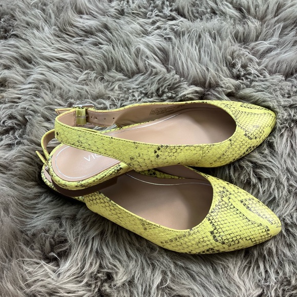 Vionic Flats - Picture 3 of 5